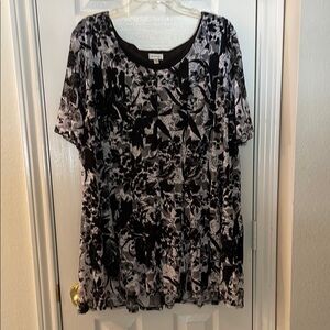 Avenue Black and White Flutter Sleeve Graphic Blouse